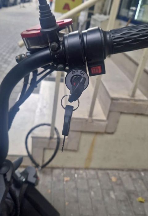 Електрически скутер тип чопър