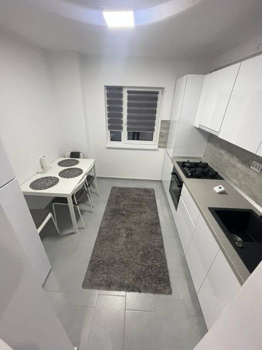 Inchiriez apartament decomandat cu 2 camere