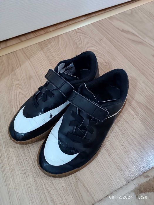 Детски маратонки и бутонки