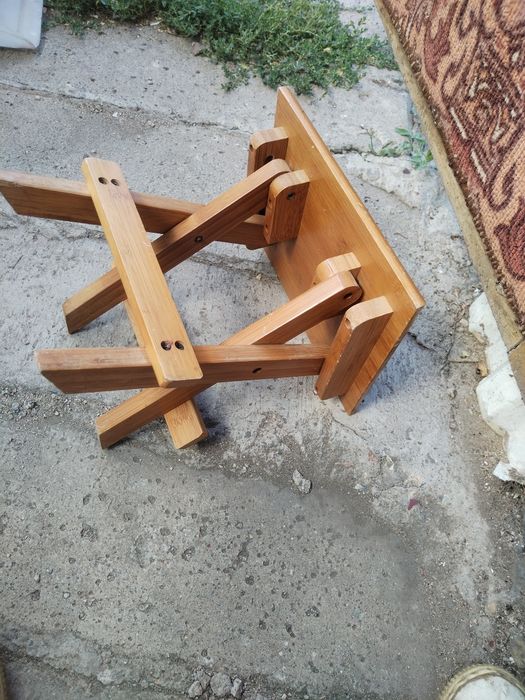 Продам складной деревянный стульчик.