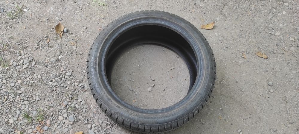 Комплект шин 245/40/18 triangle