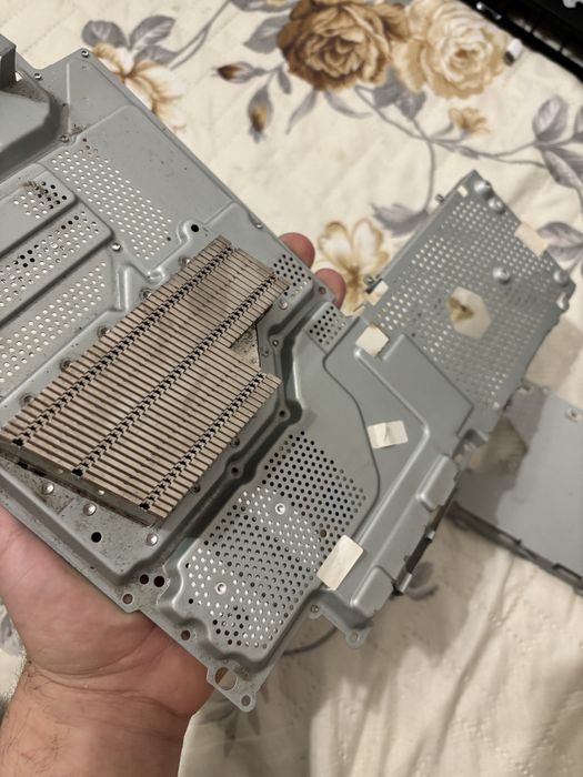 Ps4 Slim на части или цял разглобен