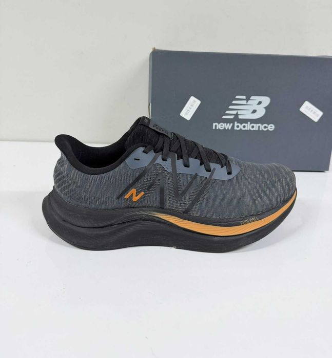 New Balance FuelCell Propel v4