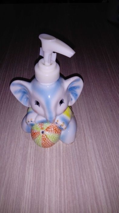 Продаётся новый комплект для ванной комнаты "Слон"