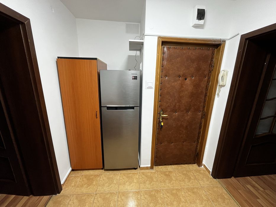 Inchiriez apartament 3 camere, Cartierul Rogerius
