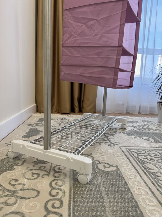 Продам вешалку с полками