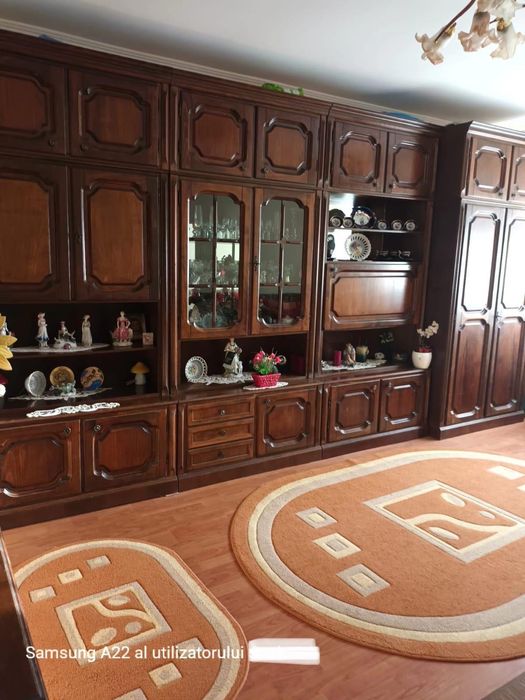 Vând apartament 3 camere +garaj