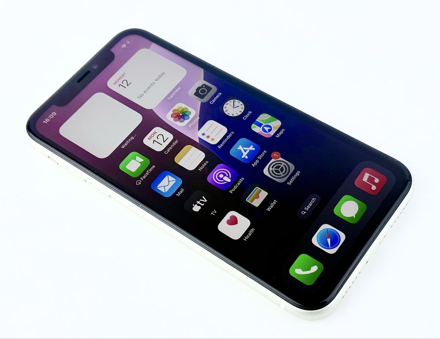 Apple iPhone 11 64GB White Отличен!