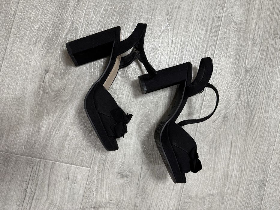 Туфли на каблуке, босоножки