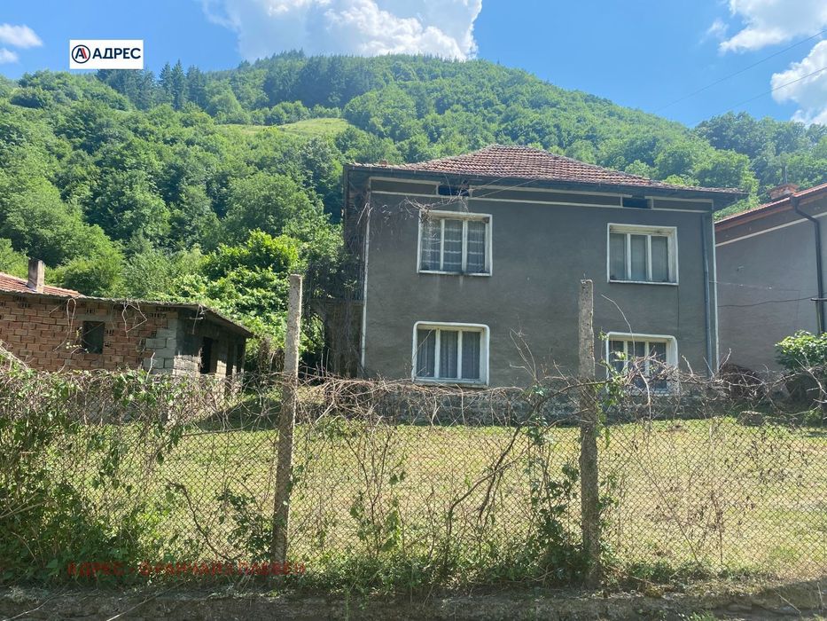 Къща в Враца, област-с.Оселна площ 144 цена 62000