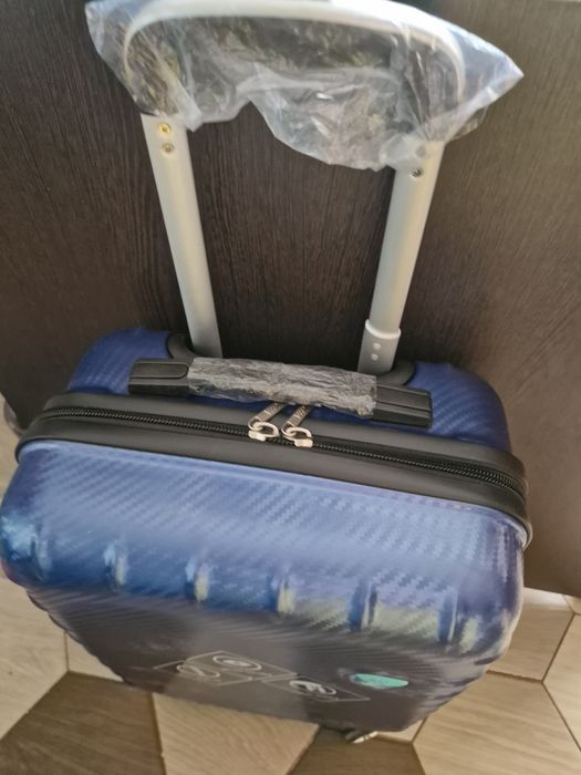 Новый чемодан размер S