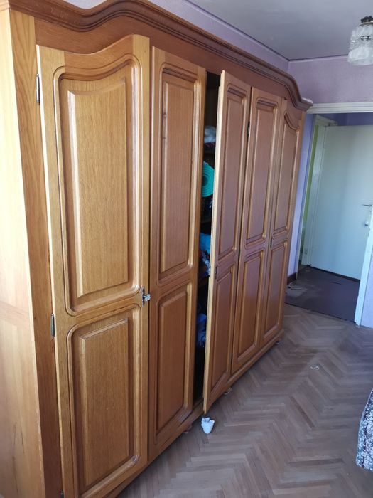 Vând șifonier din lemn masiv