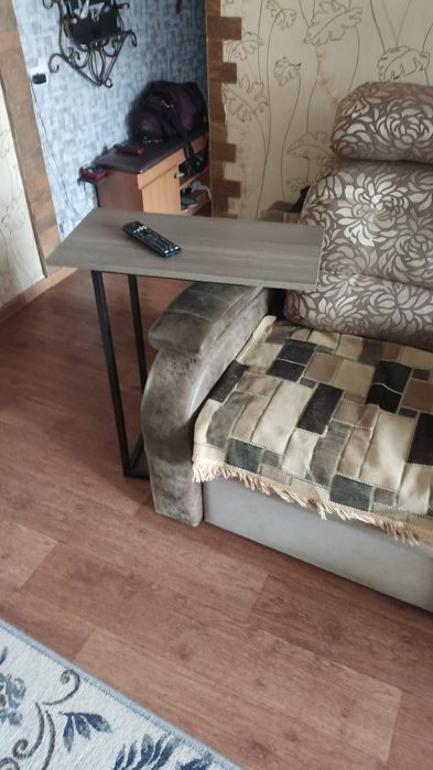 Столик прикроватный