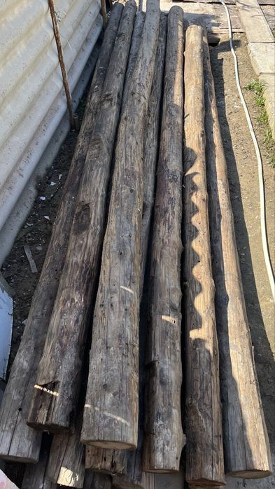 Кругляк, деревянные стойки