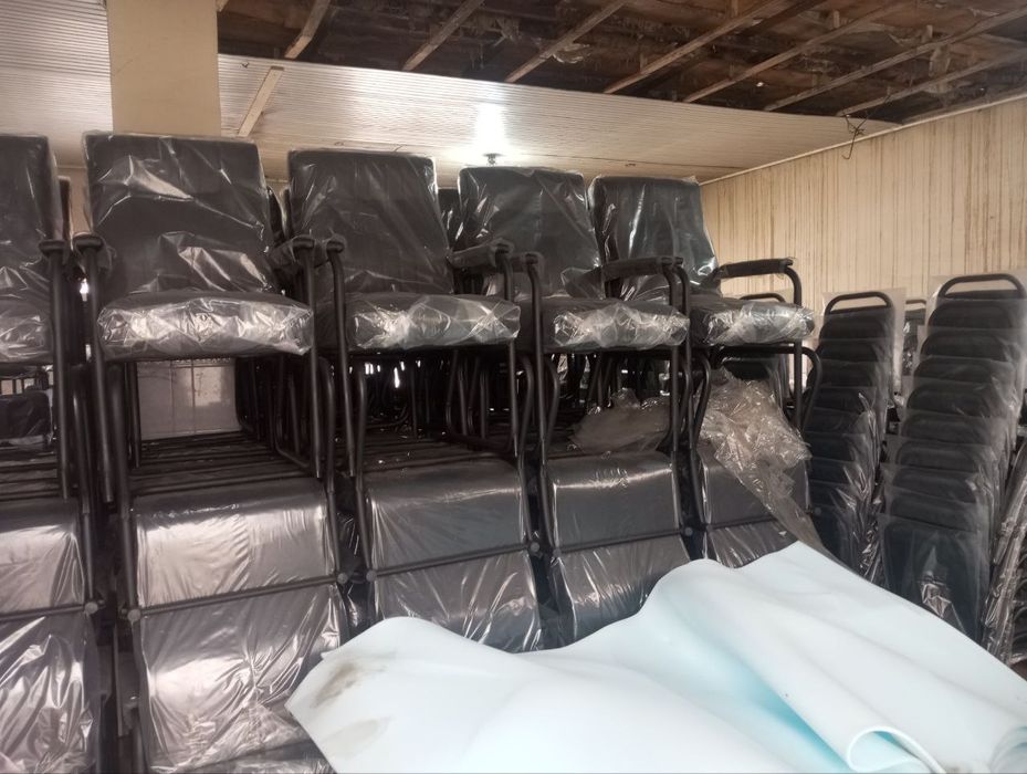 Kampetir xonalar va ofeslarga kreslo va stullar