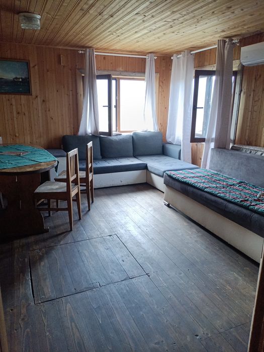 Cabană cu 4 dormitoare pe malul lacului surduc/hidrobiciclete/Paddle board/ponton/ 8-19 persoane