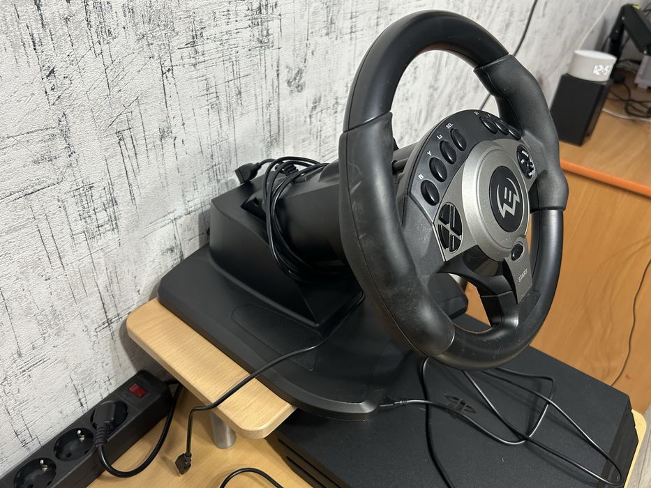 Продается игровой руль с педалями и кпп