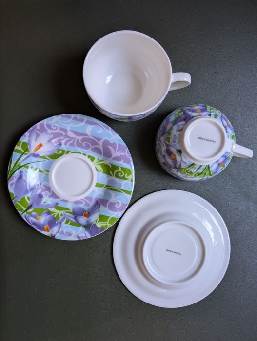 Set 2 cesti de ceai cu farfurii cu model floral branduse