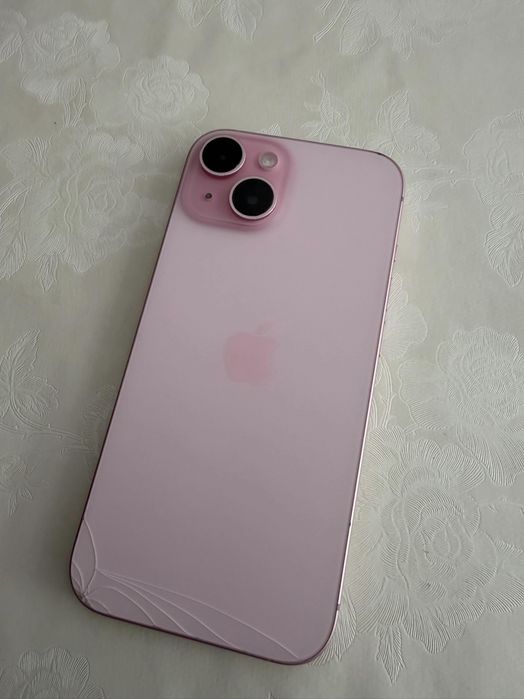 iPhone 15 Pink 128 GB – работи перфектно, с кутия и подарък кейсове