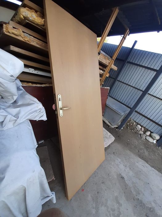 Продаю межкомнатную дверь