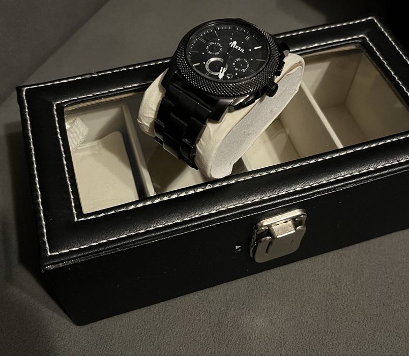 Часовник Tommy Hilfiger и Fossil FS4552IE (двата общо 220лв.)