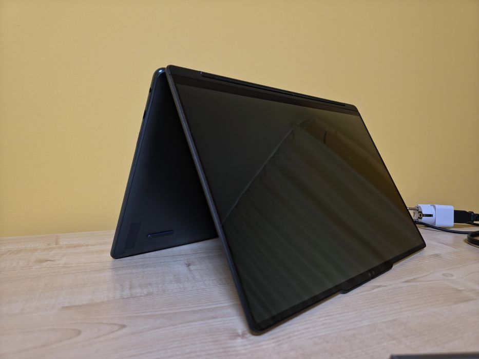 Лаптоп Lenovo Yoga 9 2-in-1 / Ultra 7 155H / 16 GB RAM / 1 TB SSD