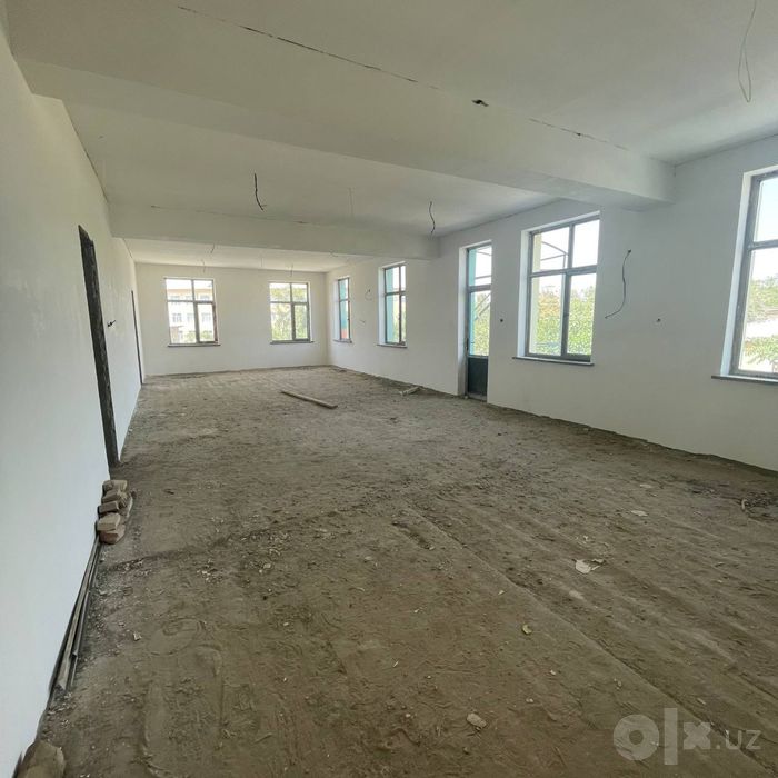 Термиз шаҳри марказида 3 қаватли бино сотилади