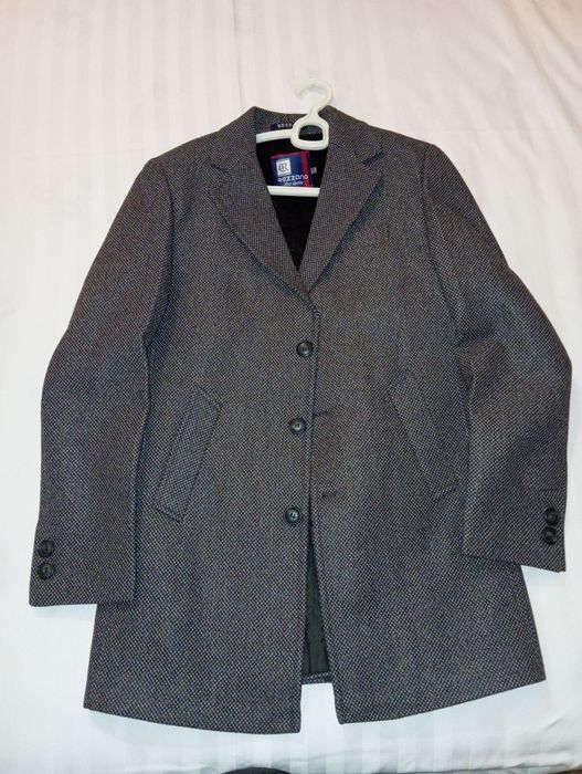 Yap-Yangi palto sotiladi. Kiyilmagan . Srochni sotiladi.