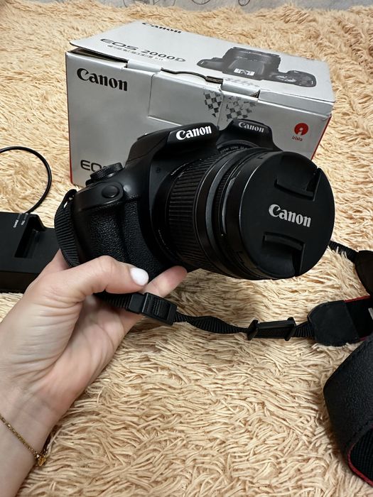 Фотоаппарат canon 2000d