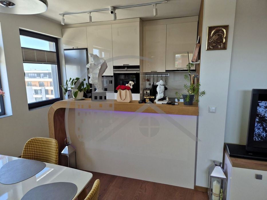 Продава се Тристаен апартамент в Варна, Възраждане 3 - 113 кв.м за 1974 €/кв.м - Снимка #2