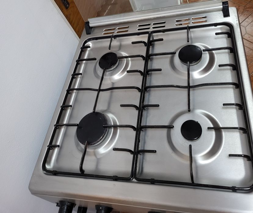 Vând Aragaz Beko (grill și rotisor)