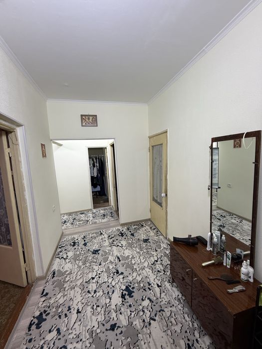 Продаётся своя 3-х комнатная квартирая.