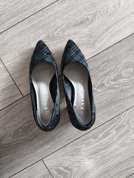 Черни обувки на ток