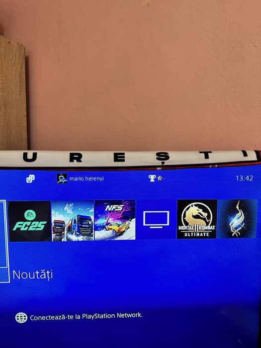 De vanzare PS4 1Tb,2 manete dual-sock,cablu HDMI si statie incarcare