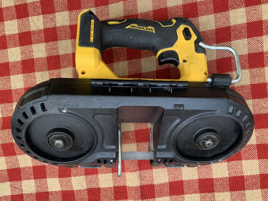 DeWALT DCS 377/компактен безчетков трион лентов