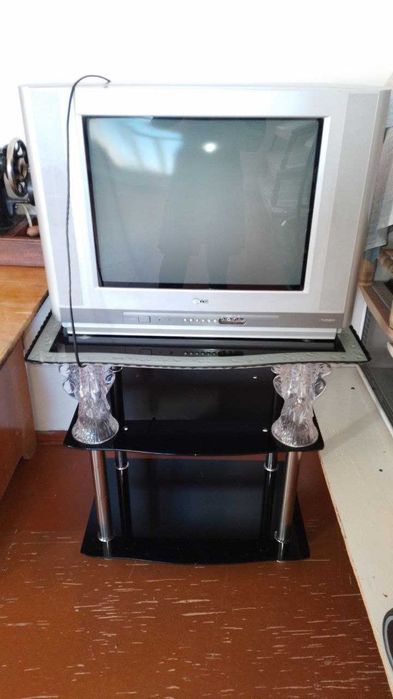 Телевизор подставкасы менен сатылады