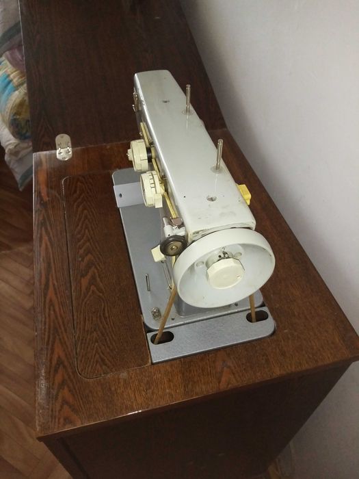 Швейная машинка Чайка