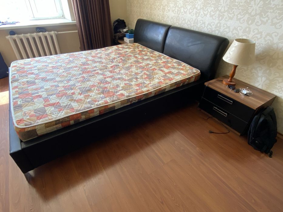 Продам кровать, шкаф и 2 тумбочки