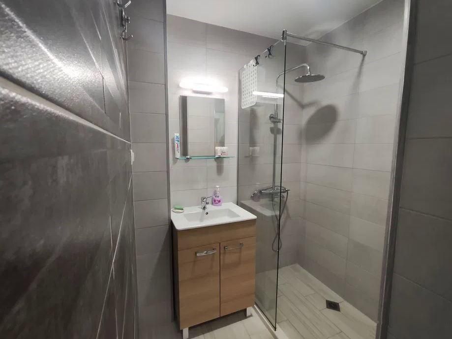 Дава се под наем Двустаен апартамент в Варна, Център - 70 кв.м за 600 € - Снимка #7