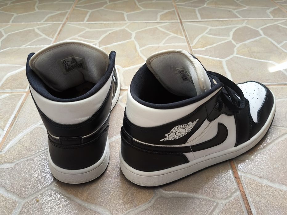 Air Jordan 1 Panda Mid