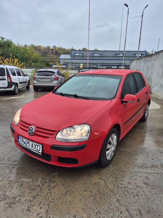 Volkswagen Golf 2005 benzină, 2.533 € — imagine 1