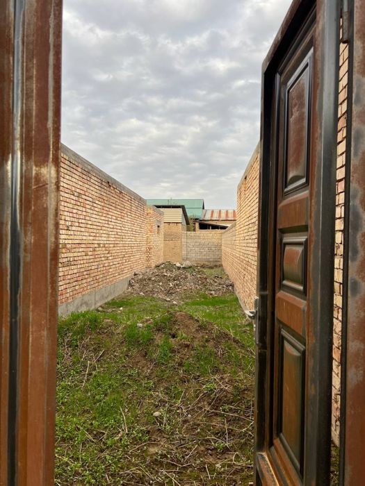 Срочно продаётся участок 8 соток с коробкой дома (11 комнат)в ЯНГИЮЛЕ.