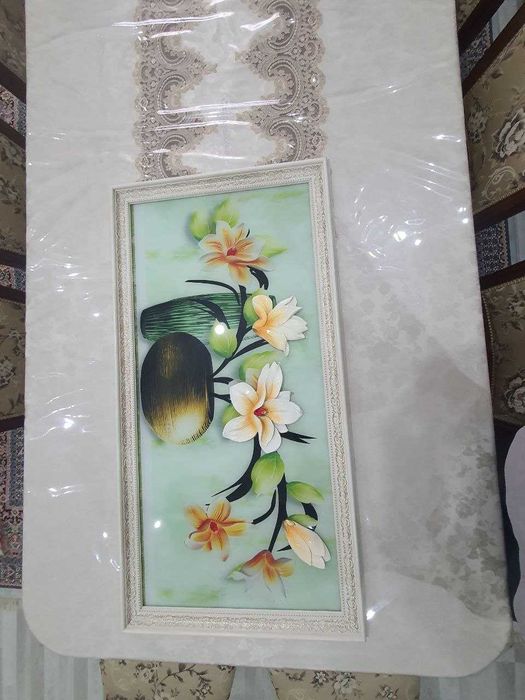 Devorga Ilinadigan Rasm. Razmerlari: Uzunligi :112cm;Balandligi :62cm.