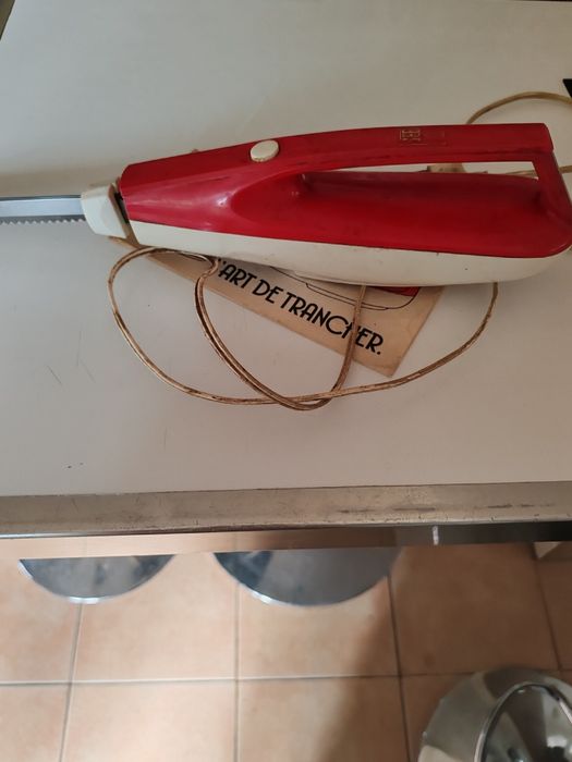 Cuțit electric  pâine.