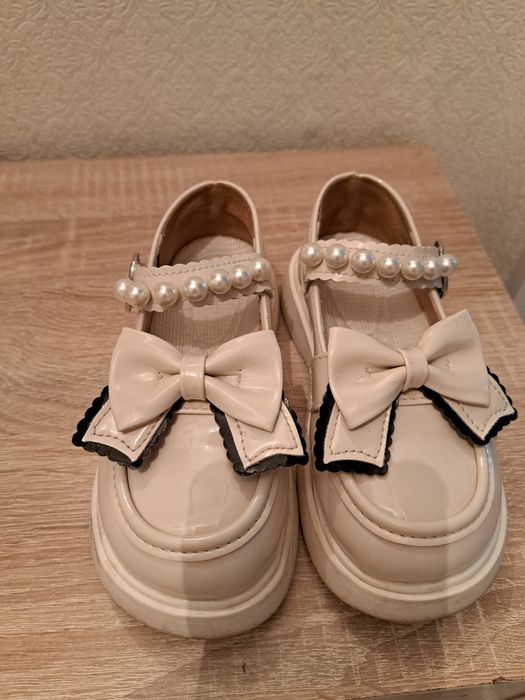 Продам школьные туфли для девочек