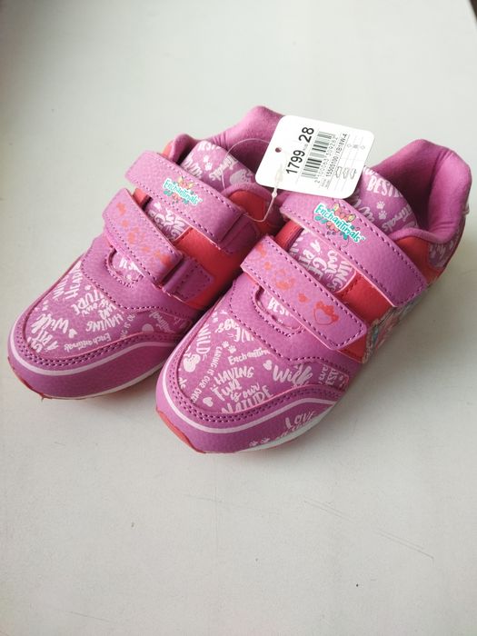 Кроссовки на девочку