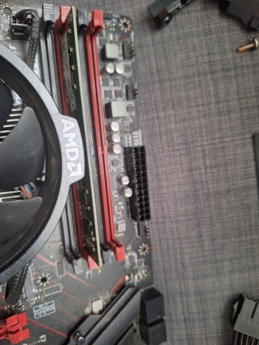 Placa de baza MSI B450, Hard SSD, RAM, procesor
