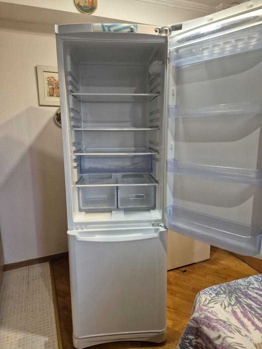 Холодильник Indesit