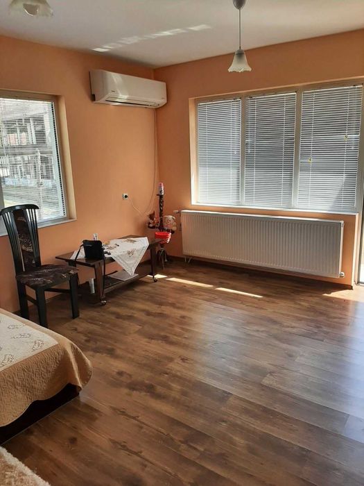 Продавам двуетажна къща