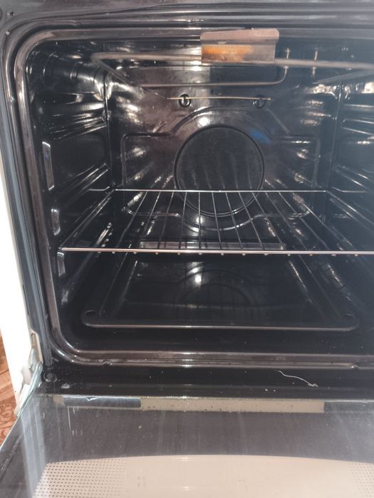 Продам эл.плиту Дарина